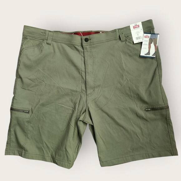 Wrangler Shorts Men's Sz 48 Green Cargo Relaxed Fit Elastic Waist Outdoor Hiking - Picture 1 of 10